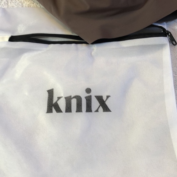 Knix padded V neck evolution bra - Picture 4 of 4